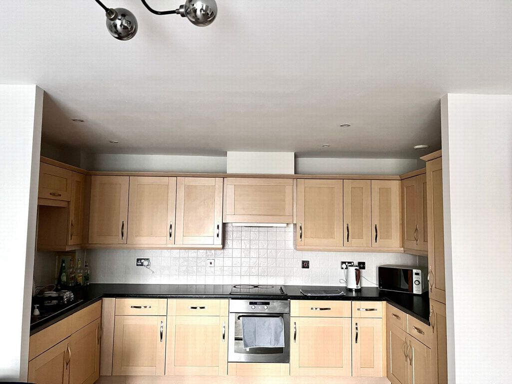 Property photo 3 of 10 Kitchen