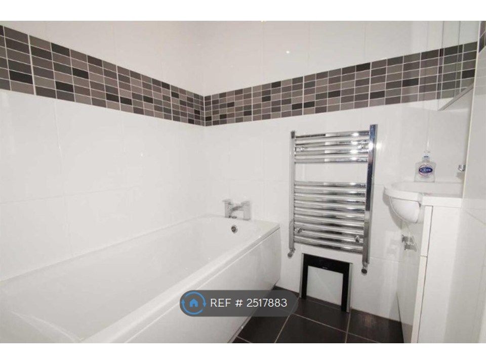 Property photo 2 of 13 Bathroom - Bath
