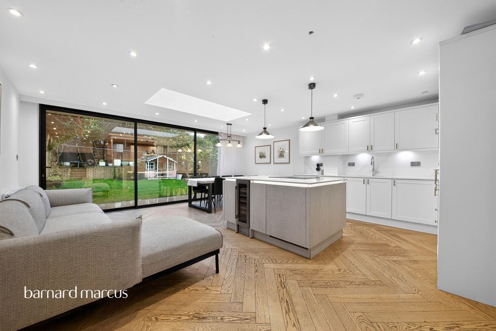 Property photo 2 of 15