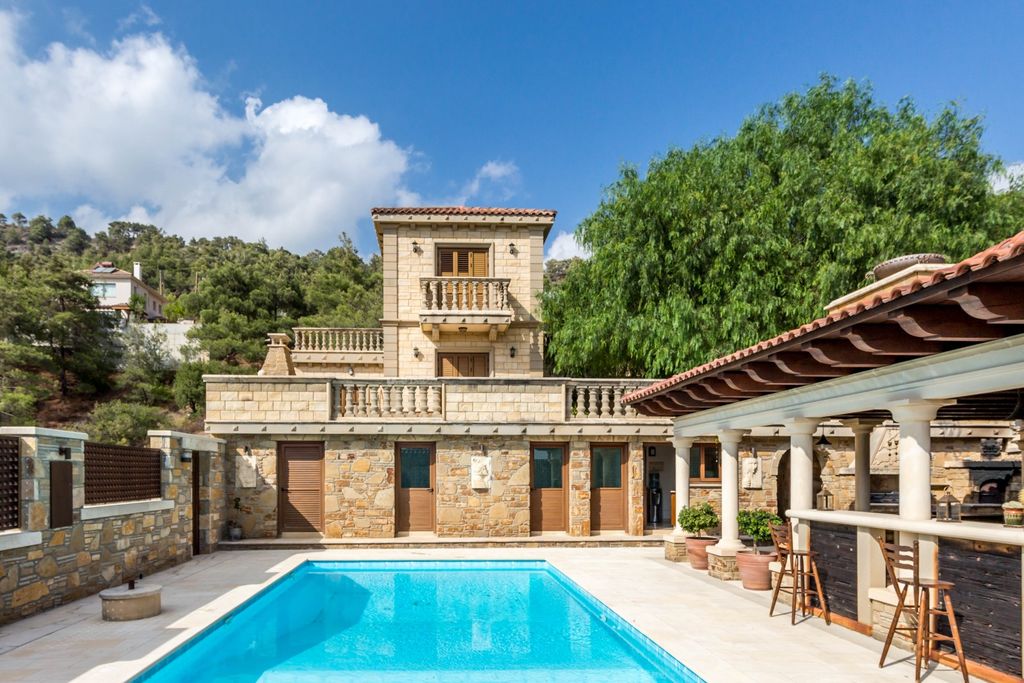 Property photo 1 of 42