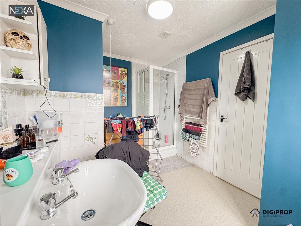 Property photo 3 of 14 Room5_Ensuite.Jpg
