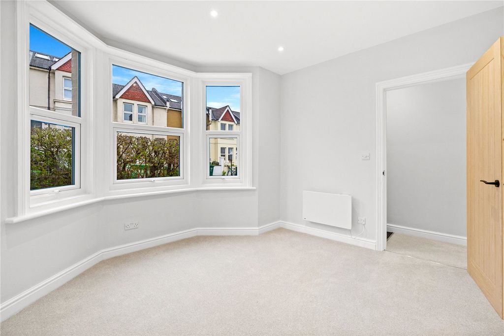 Property photo 2 of 15 Picture No. 02