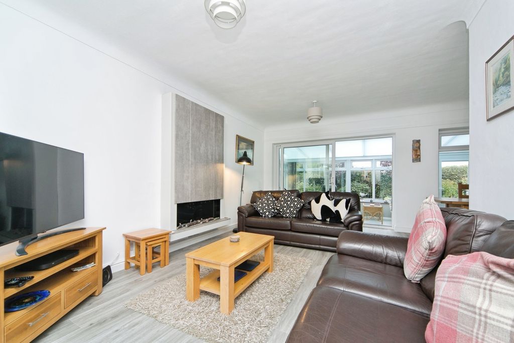 Property photo 2 of 17 Photo