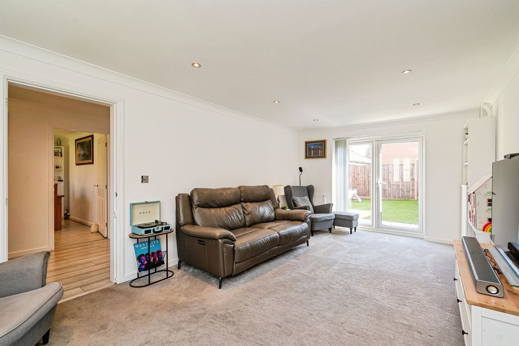 Property photo 2 of 17