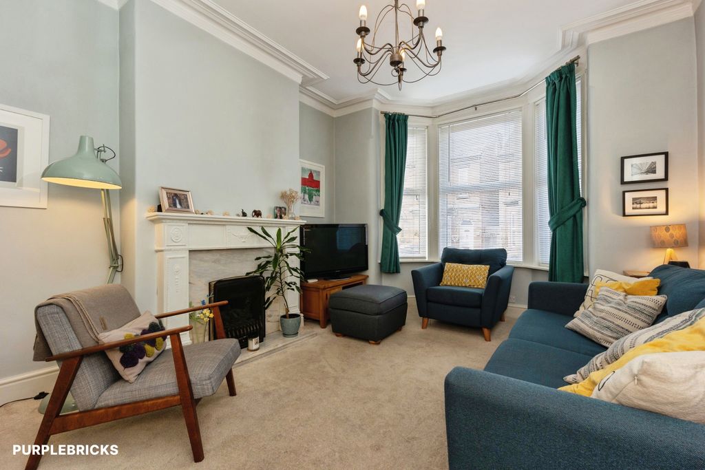 Property photo 2 of 27