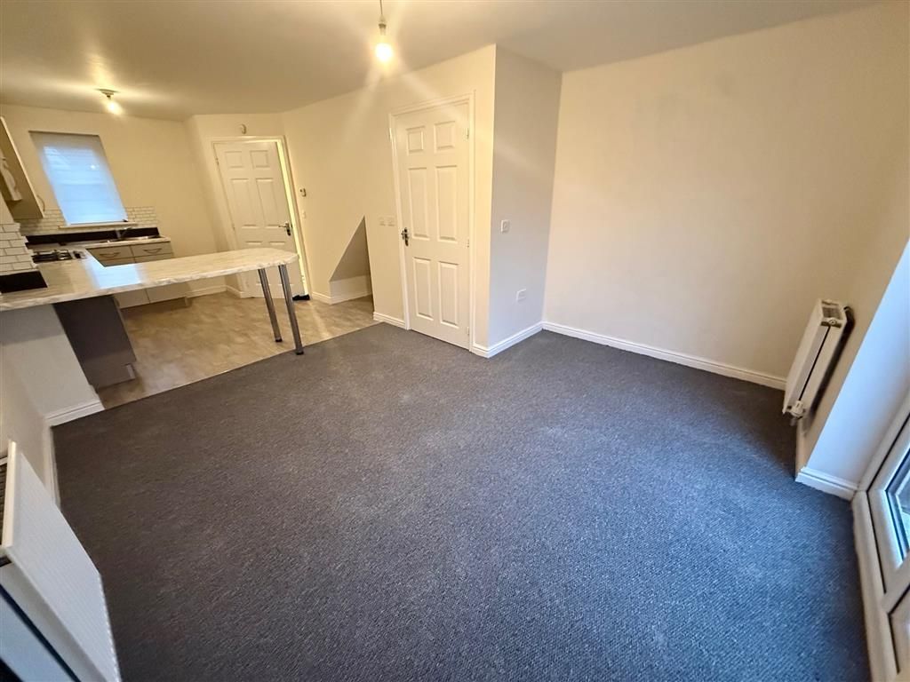 Property photo 3 of 11 Living Room