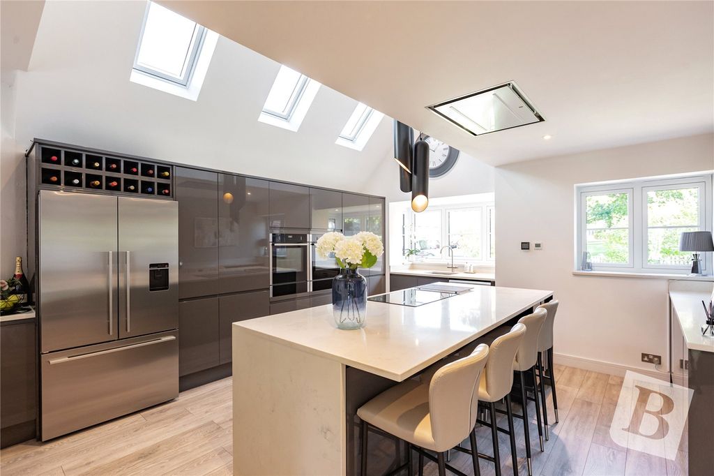 Property photo 3 of 46 Picture No. 16