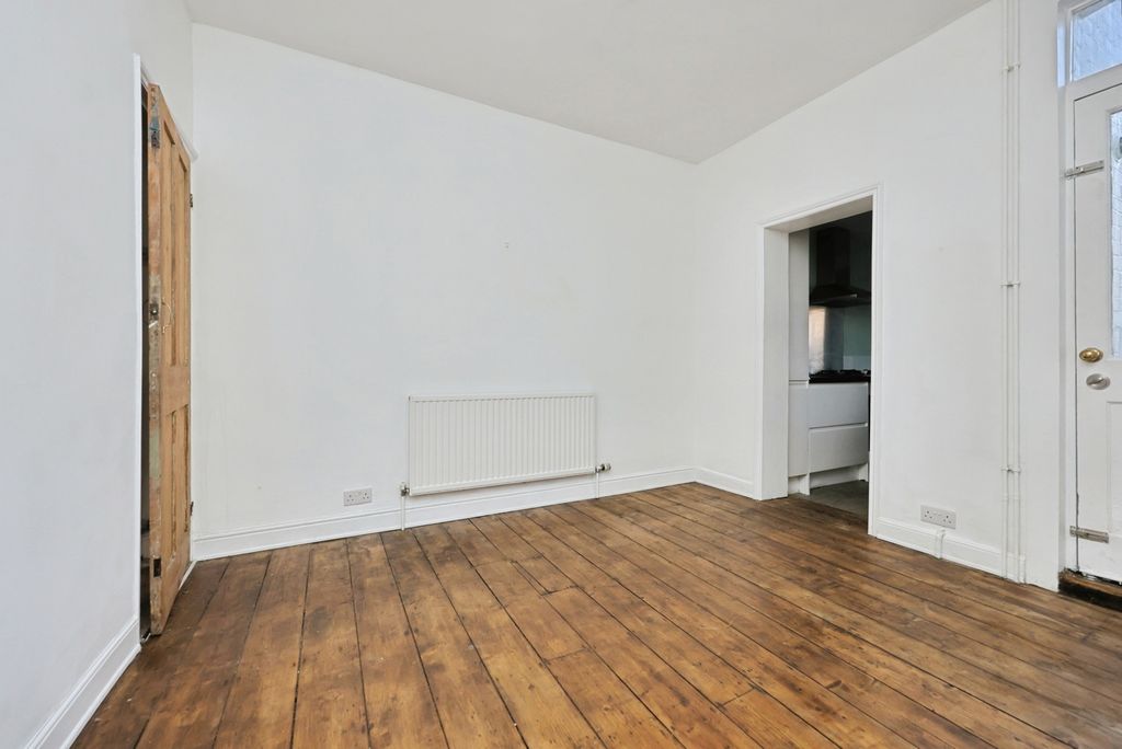 Property photo 3 of 16 Pbox-Img.Jpg