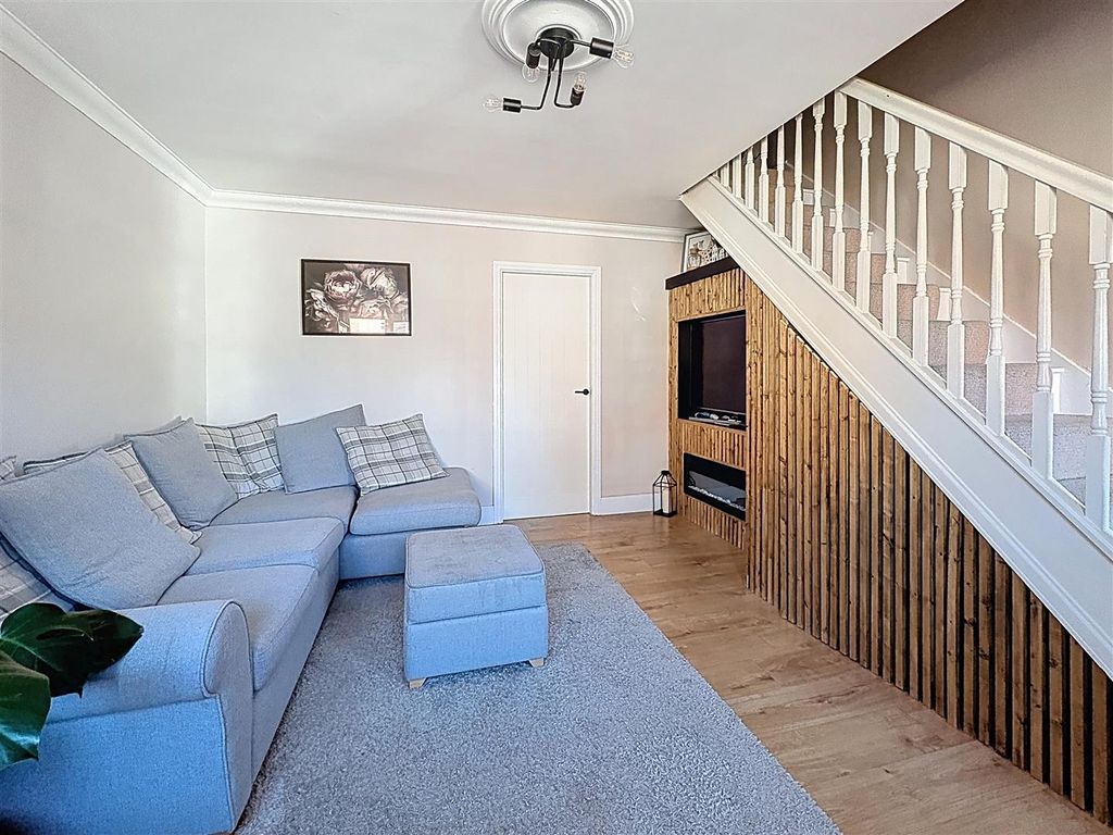 Property photo 3 of 14 Lounge