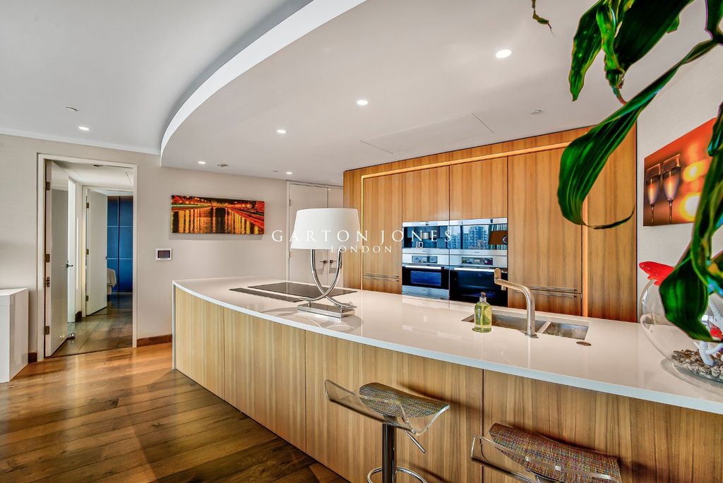 Additional image 6 of 2 bed flat to rentTower Building, 1 St Georges Wharf, London SW8