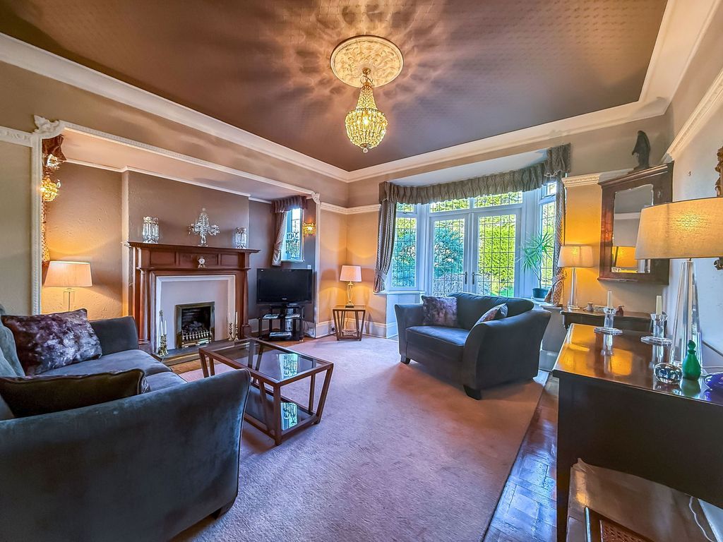 Property photo 2 of 27