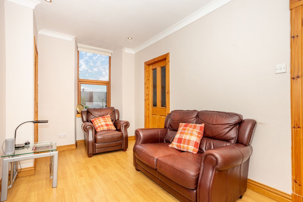 Property photo 3 of 17 Living Room