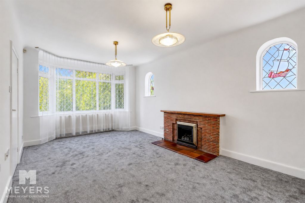 Property photo 2 of 31