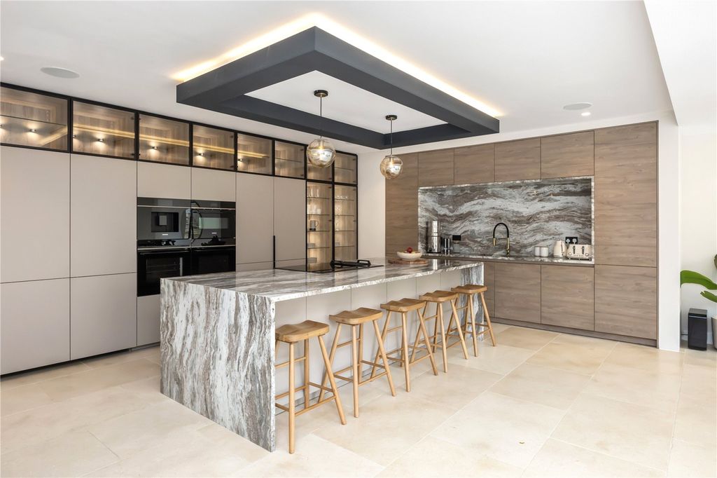 Property photo 2 of 23 Picture No. 25