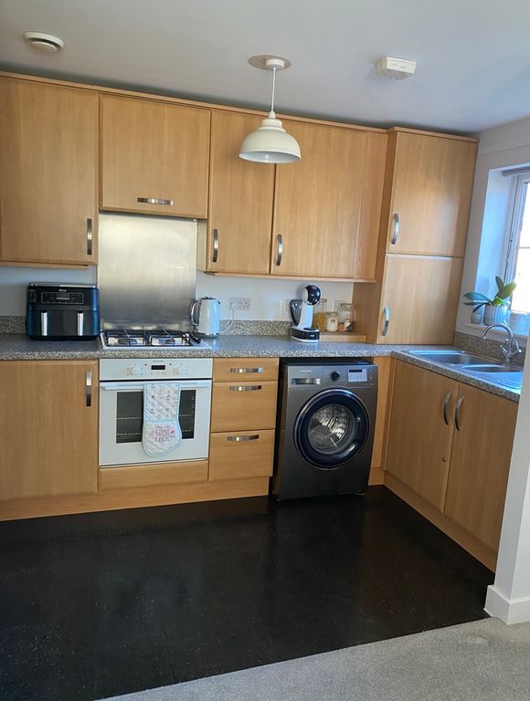 Property photo 3 of 7 Kitchen