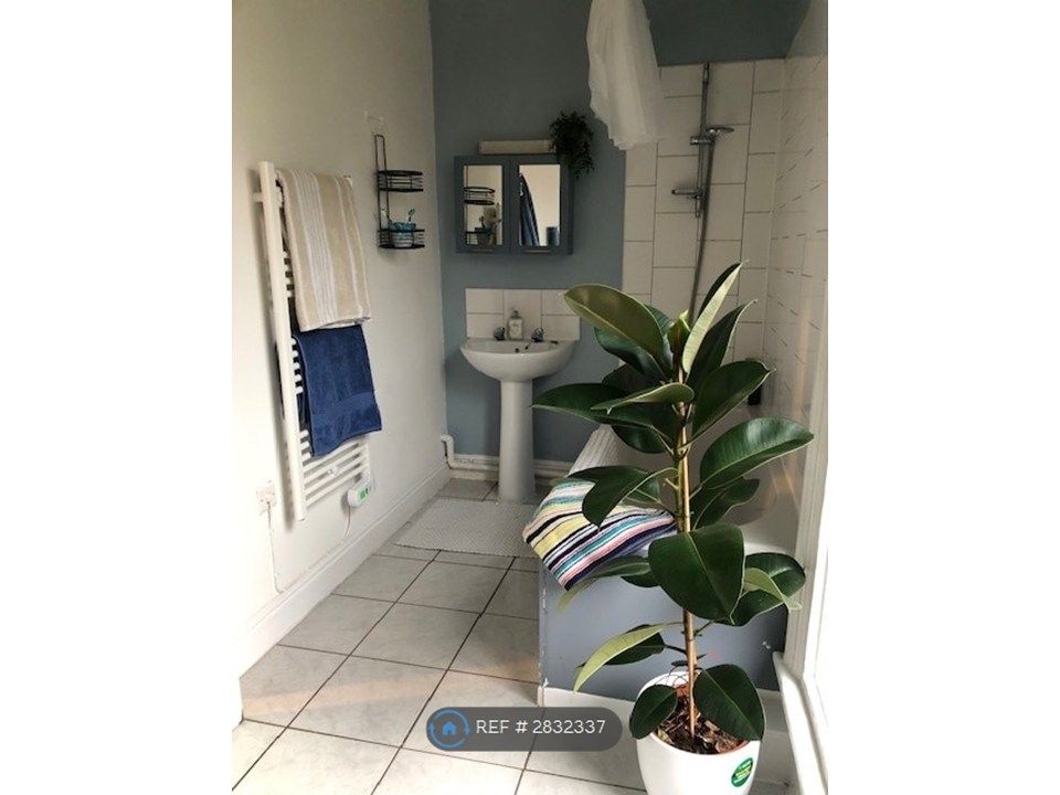 Property photo 3 of 8 Bathroom