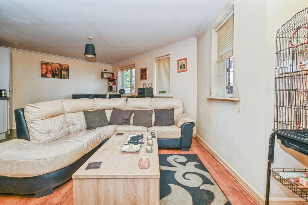 Property photo 2 of 17