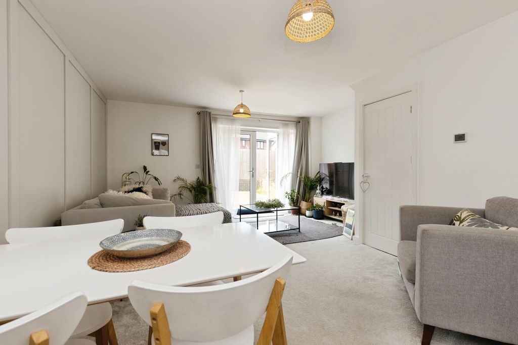 Property photo 3 of 15 Pbox-Img.Jpg