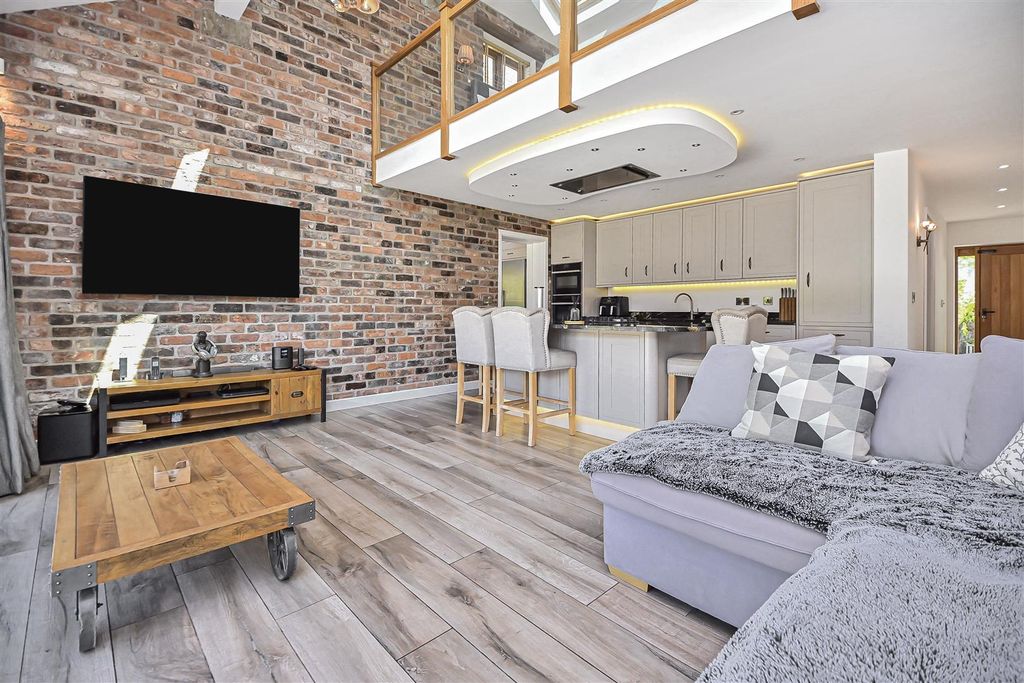 Property photo 3 of 97 Garden Cottage Lounge (3).Jpg