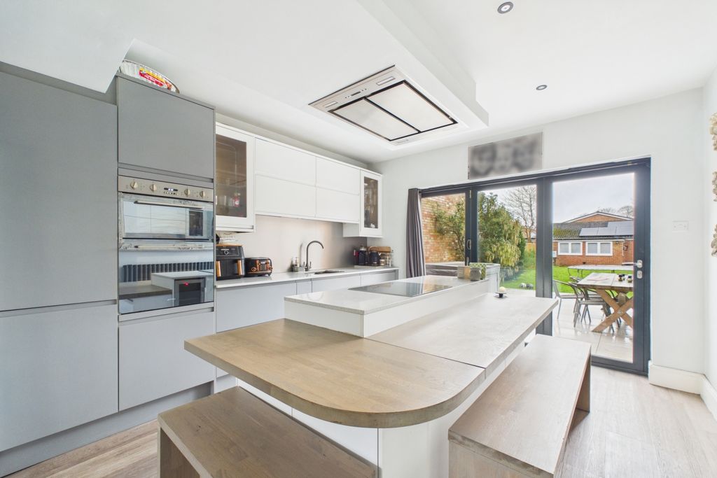 Property photo 3 of 23 Kitchen