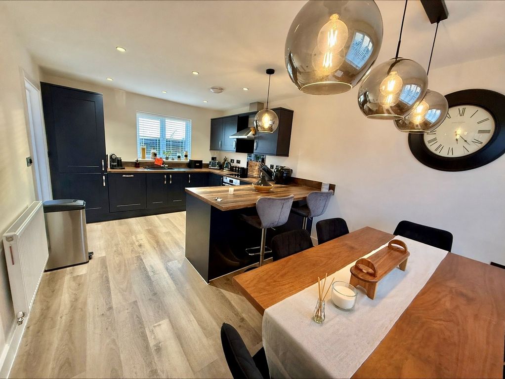 Property photo 2 of 11 Kitchen/Diner