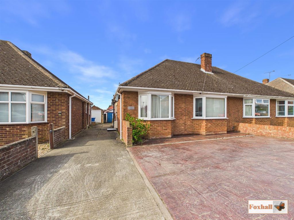 Property photo 1 of 17 Front Garden