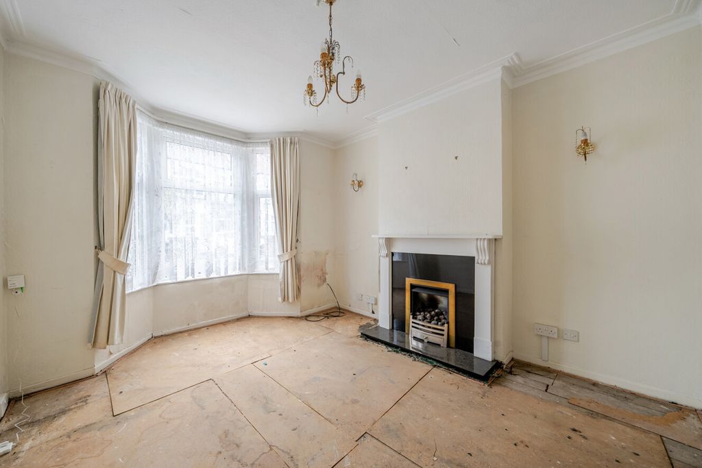 Property photo 2 of 9 1538899-22-1A16A4...