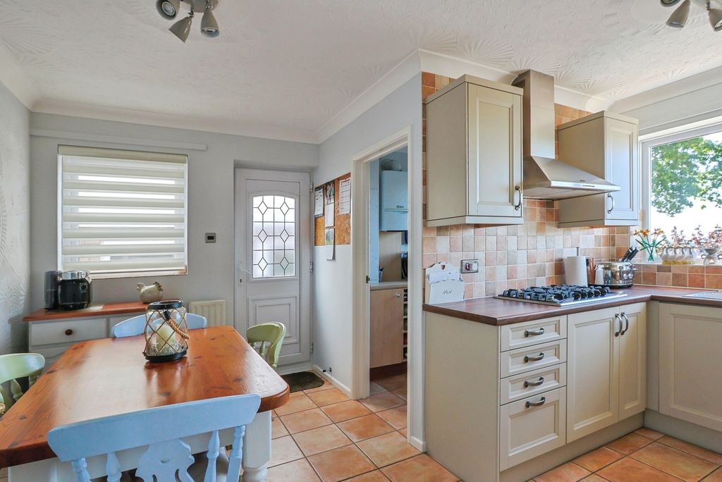 Property photo 3 of 28 Kitchen