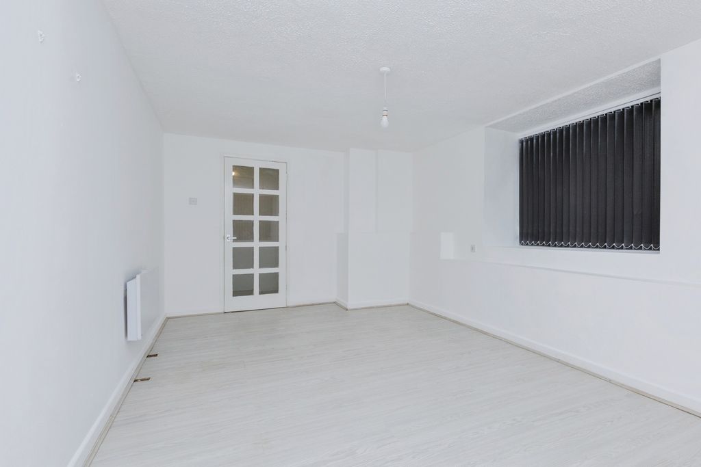 Property photo 3 of 17 Photo