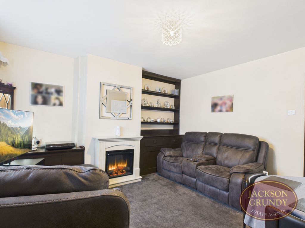 Property photo 3 of 11 Yelvertoft Road