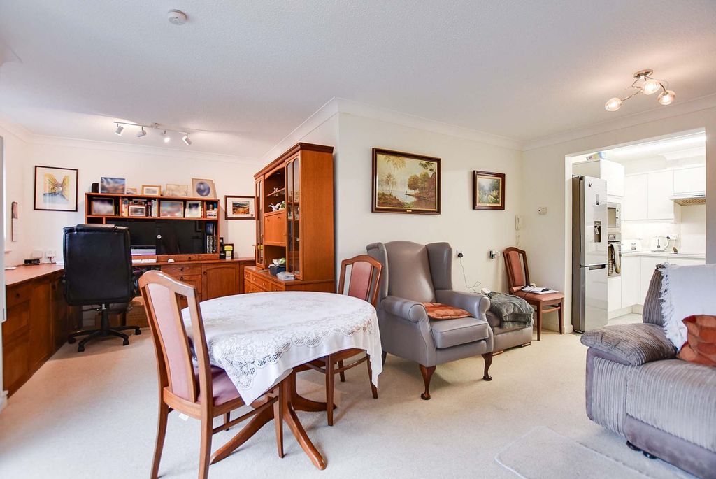 Property photo 3 of 12