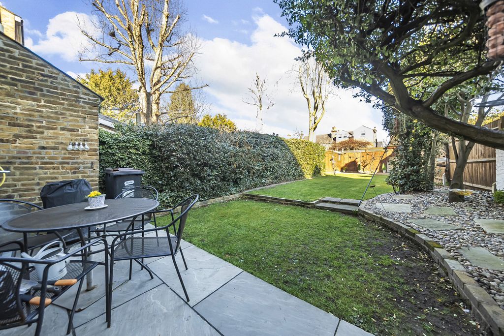 Property photo 3 of 19 Garden