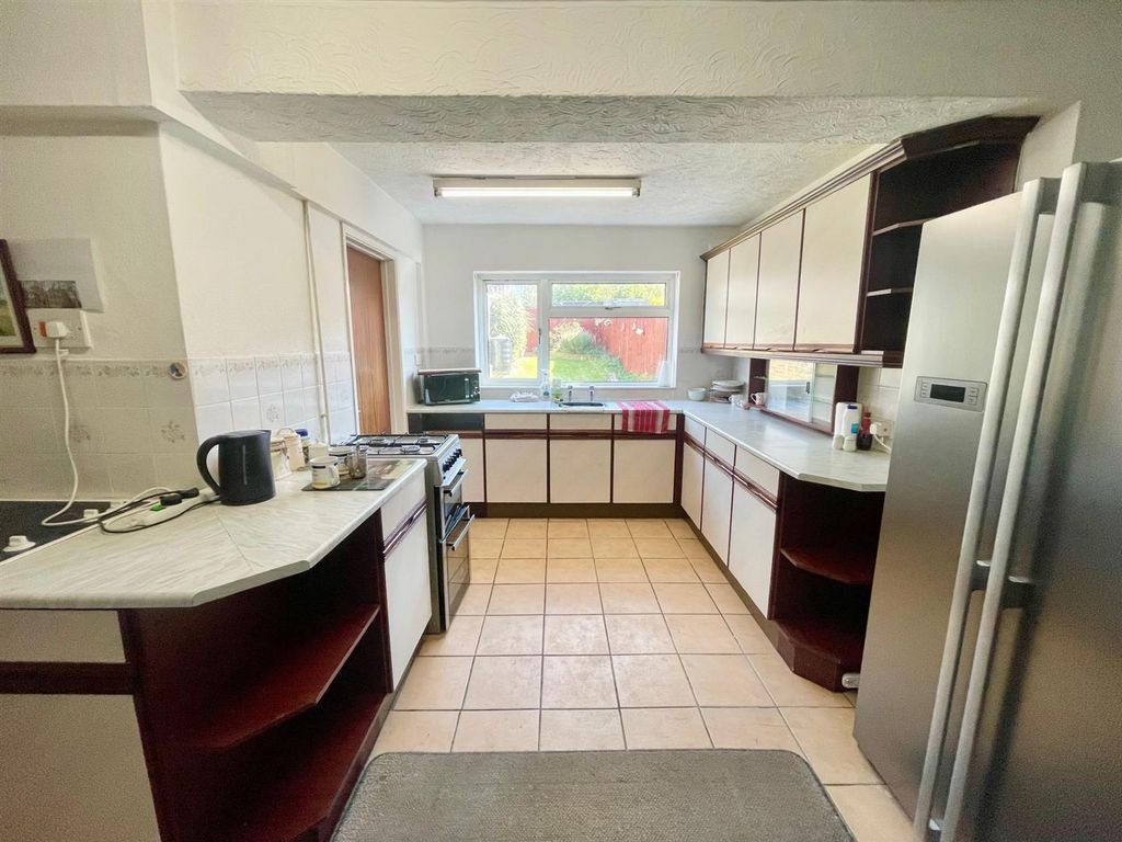 Property photo 3 of 12 Kitchen 2.Jpg