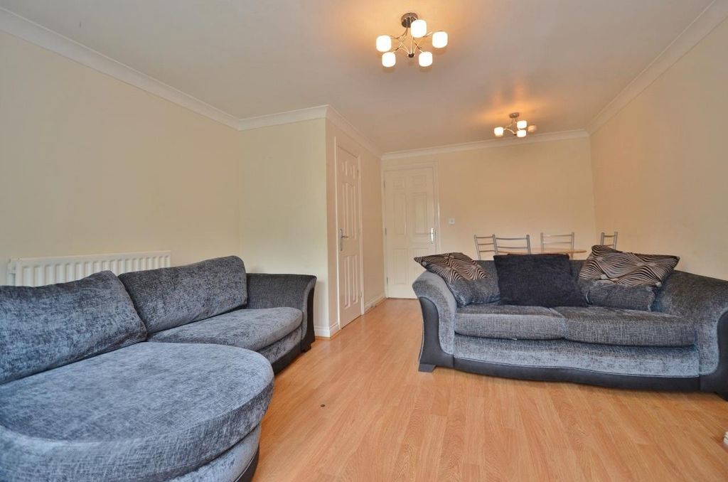 Property photo 2 of 17 Lounge