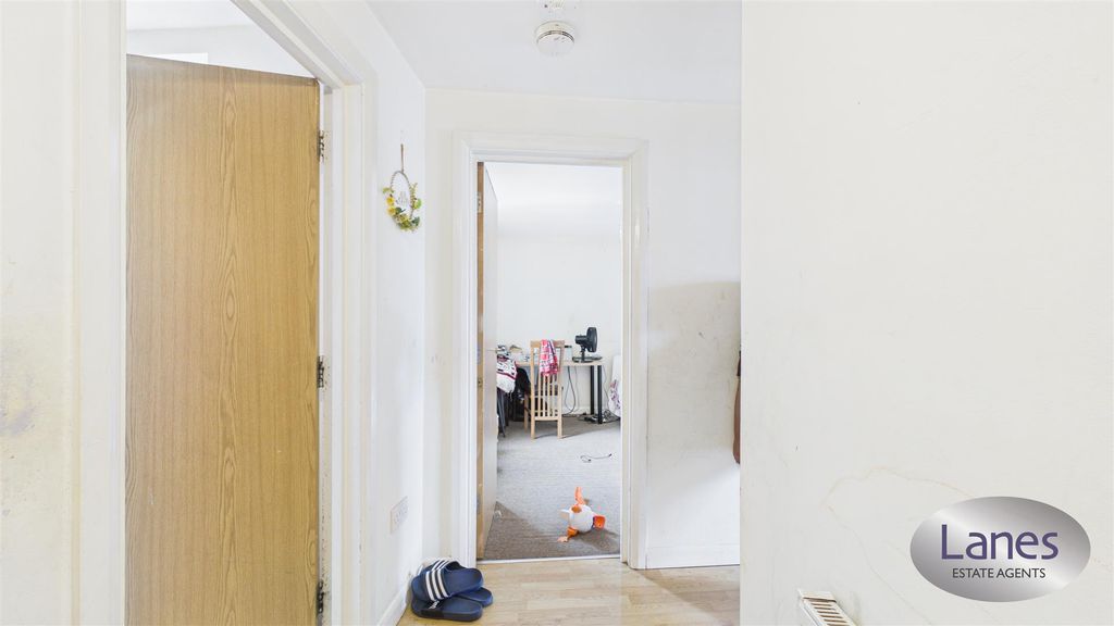 Property photo 3 of 7 Cam04248G0-Pr0167-Still007.Jpg