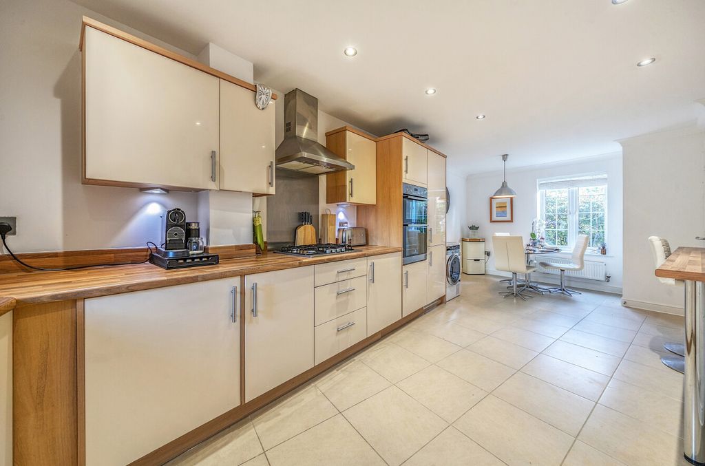 Property photo 3 of 20 Kitchen/Dining
