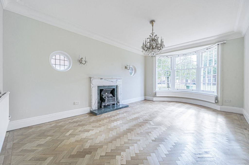 Property photo 2 of 23 1360964-13-68De93...
