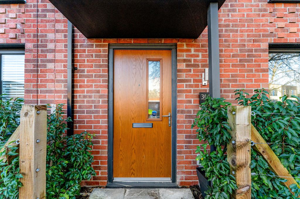 Property photo 1 of 33