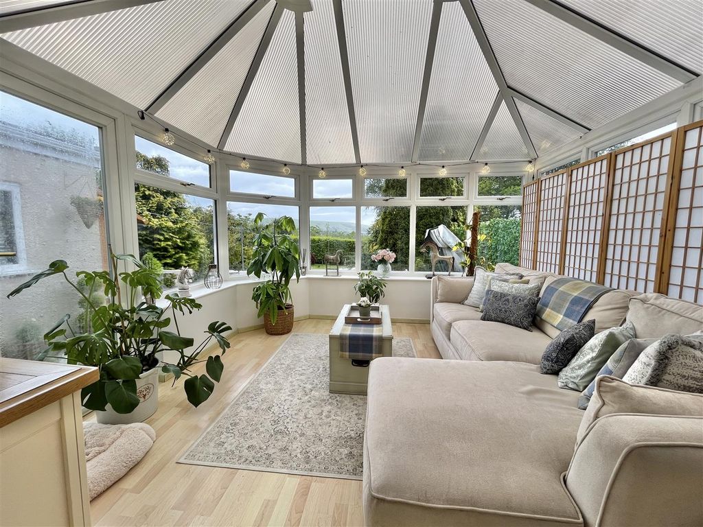 Property photo 3 of 19 Conservatory