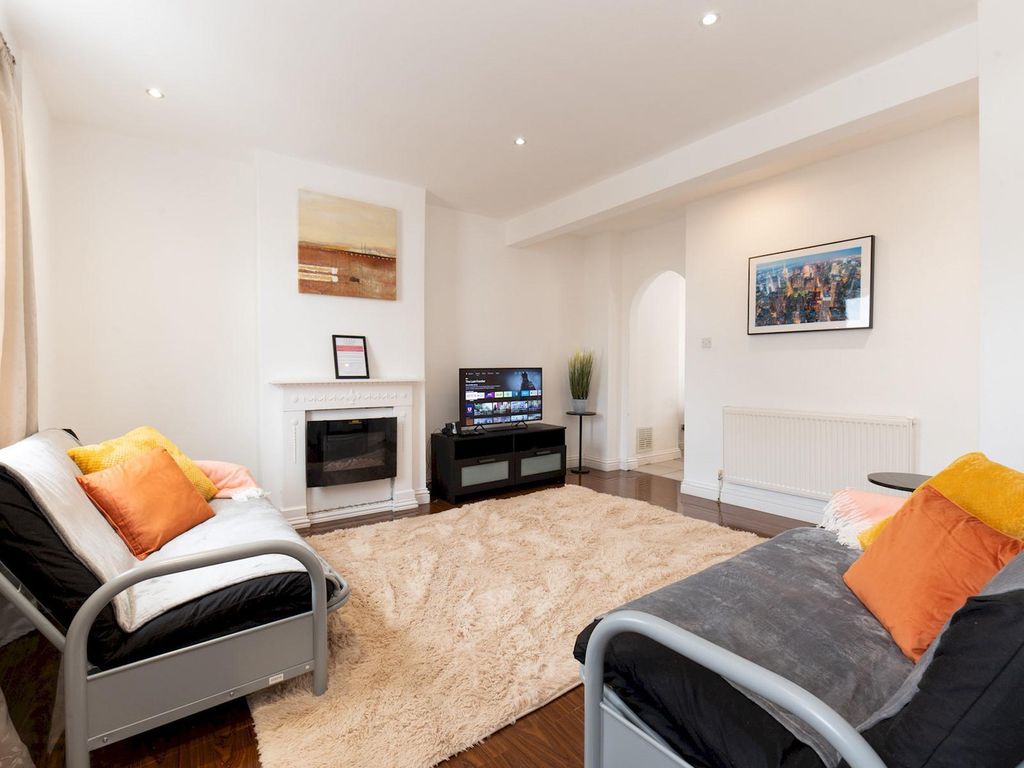 Property photo 1 of 30 Living Room