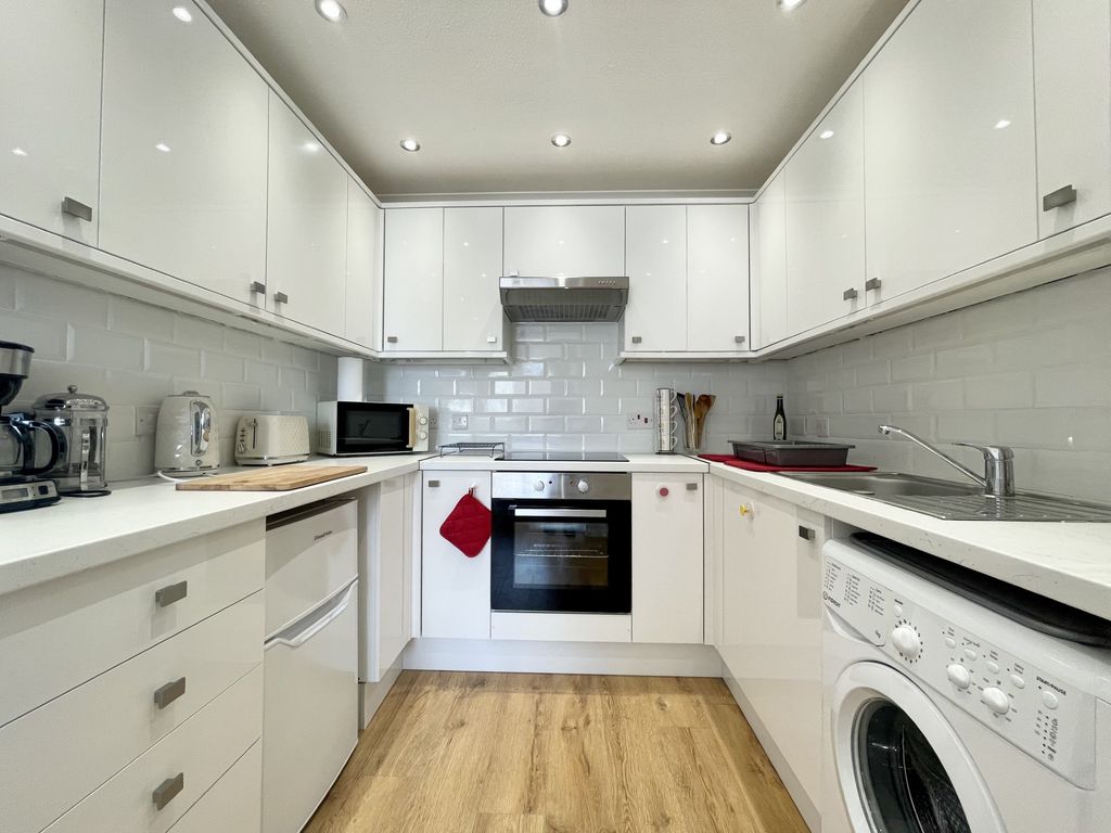 Property photo 2 of 9 Kitchen