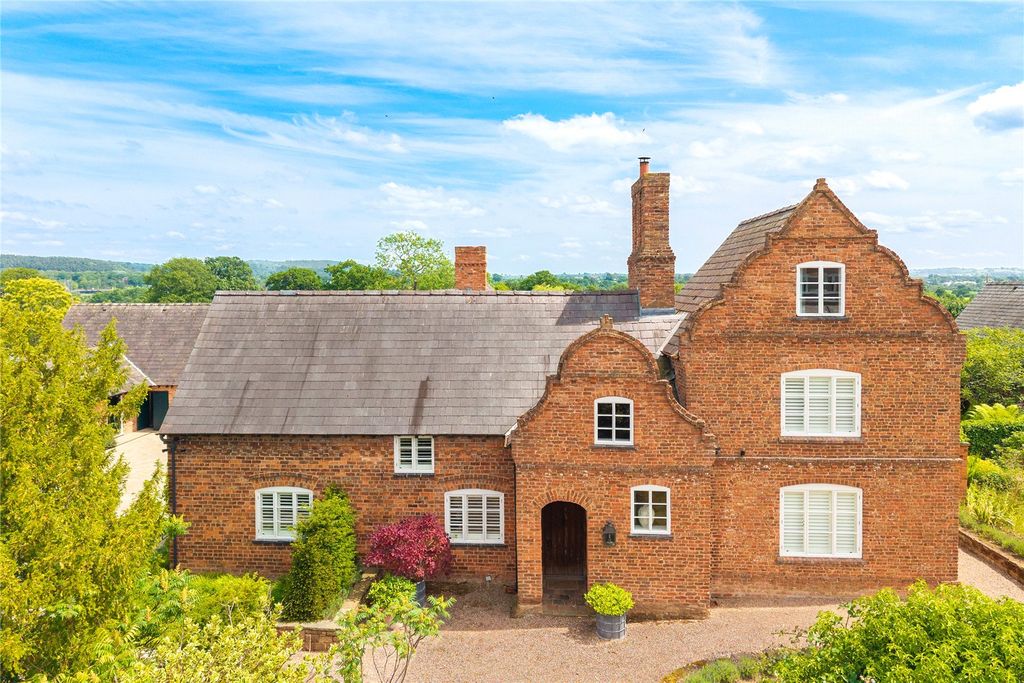 Property photo 2 of 61 Stretton Old Hall