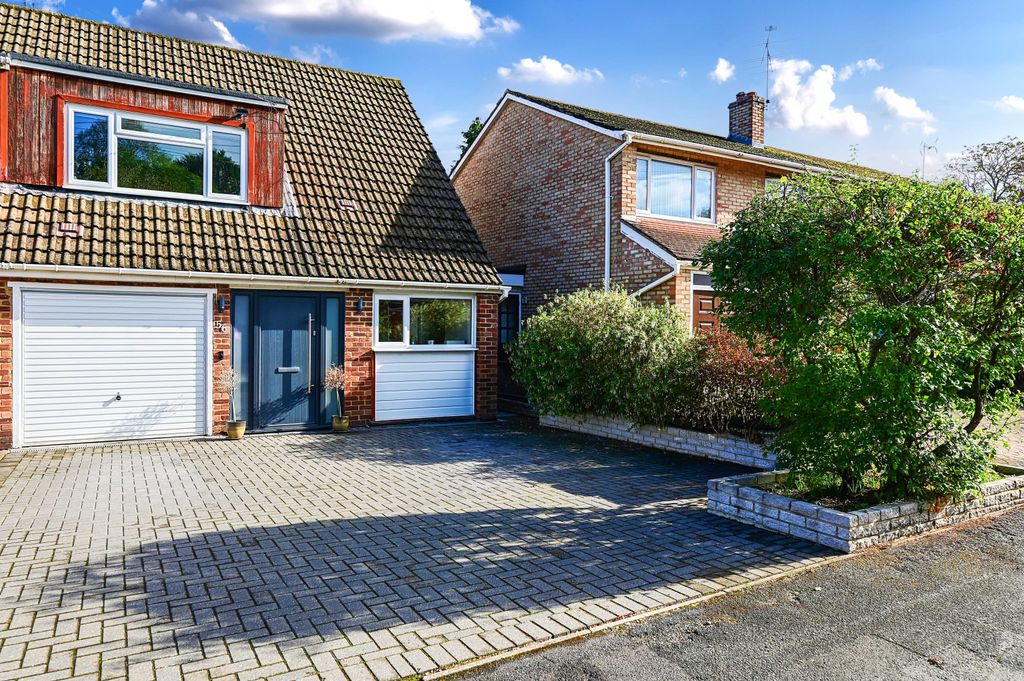 Property photo 1 of 10 56 The Glebe (13)