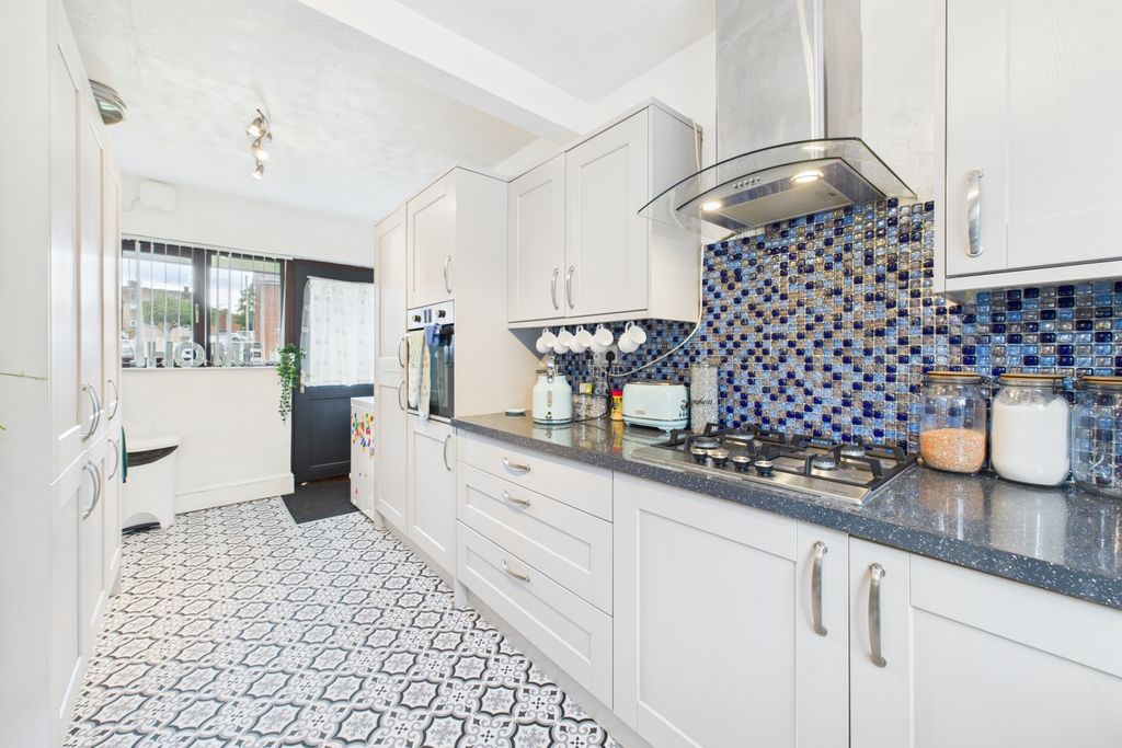 Property photo 3 of 20 Kitchen