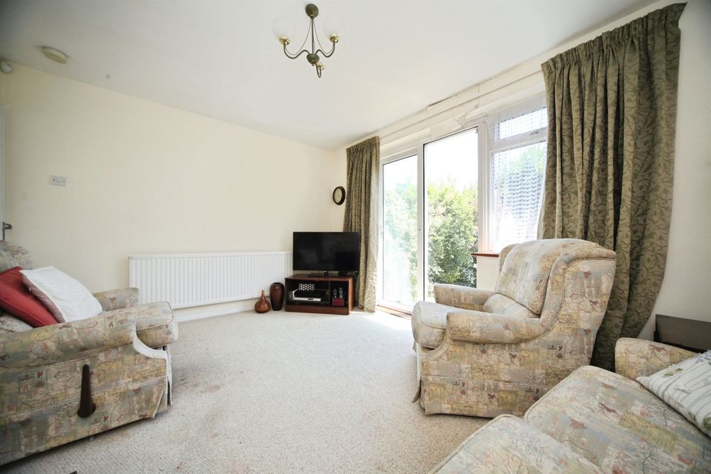 Property photo 3 of 17