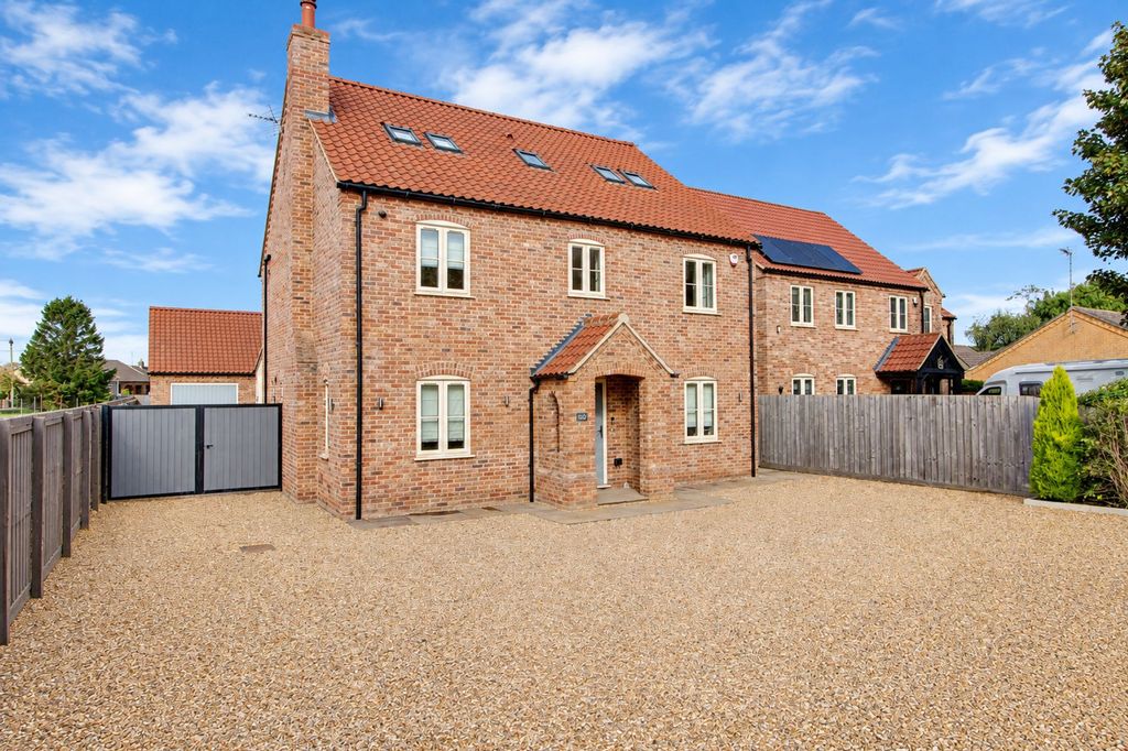 Property photo 1 of 42