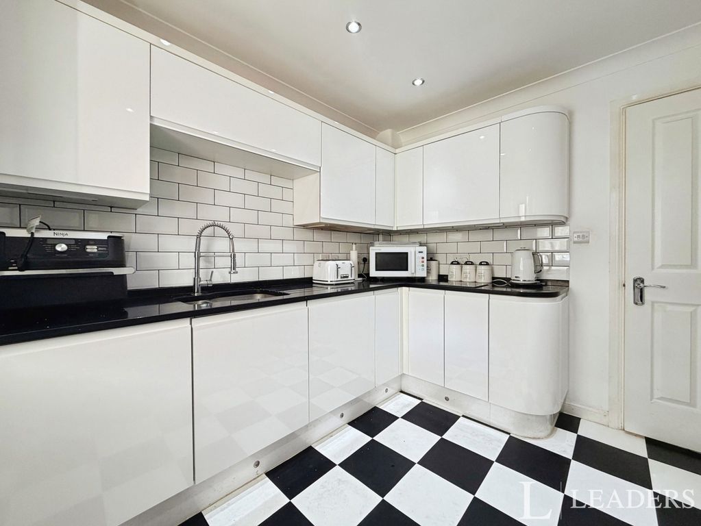 Property photo 3 of 14 Kitchen