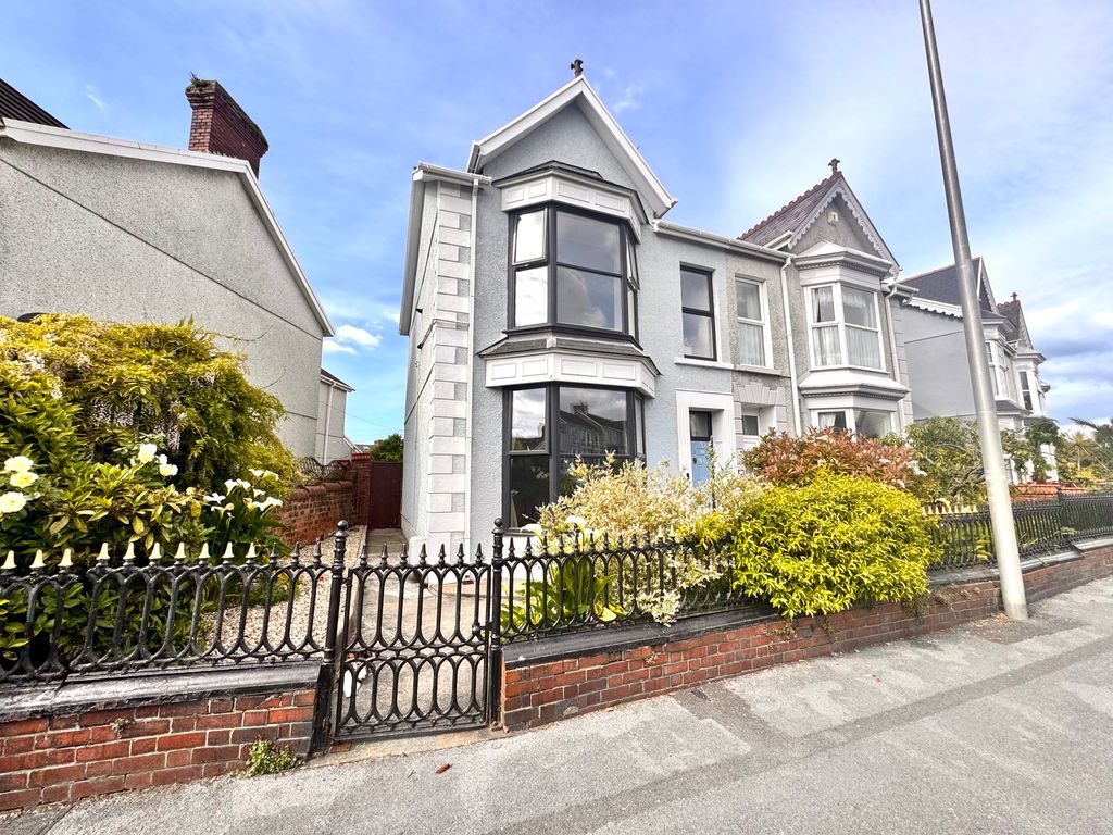 Property photo 1 of 21