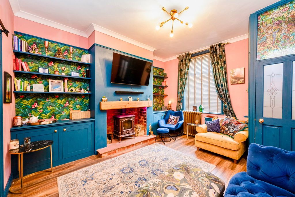 Property photo 2 of 12