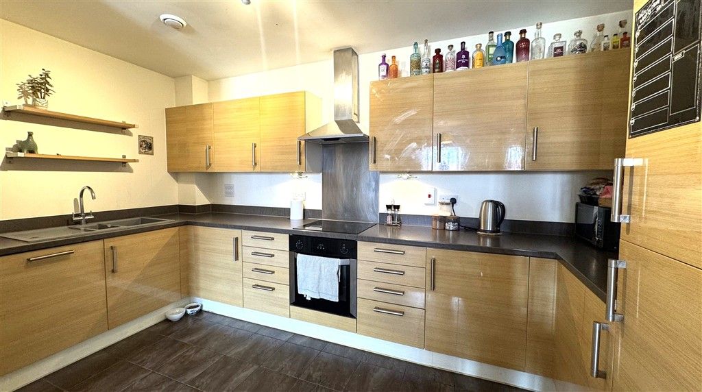 Property photo 2 of 7 Kitchen